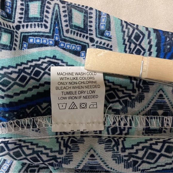 Eyeshadow Blue Geometric Women's Top - Picture 6 of 11